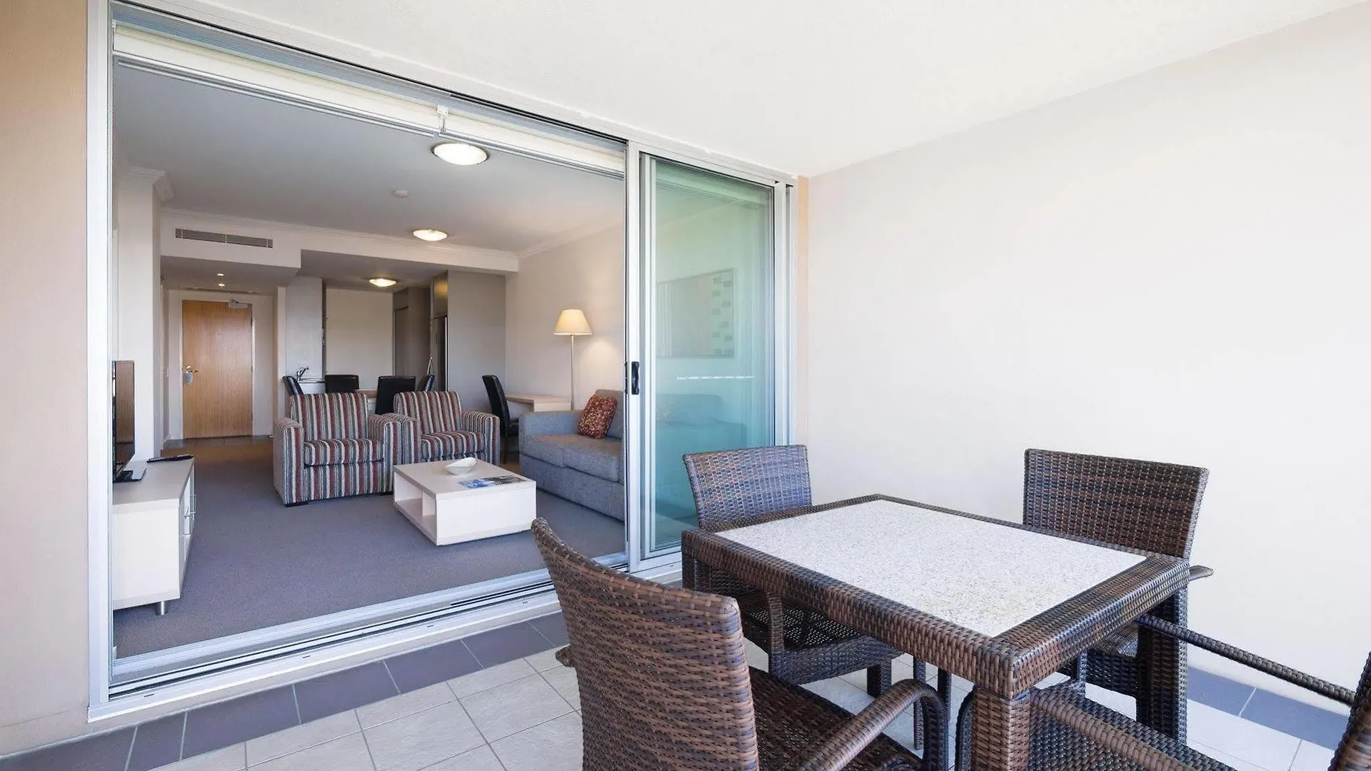 Oaks Brisbane Mews Suites